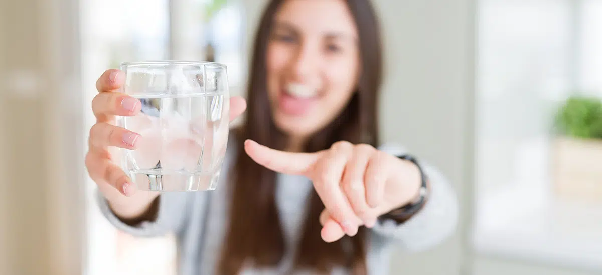 Mantente hidratado este verano tomando mucha agua y siguiendo estos utiles consejos