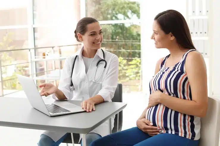 mujer embarazada consulta